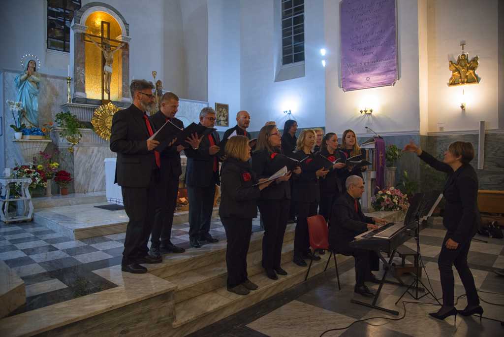 Il Coro di Regina Pacis diretto da Iolanda Zignani presenta i brani di Natale 2017